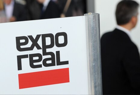 Schild mit der Aufschrift Expo Real