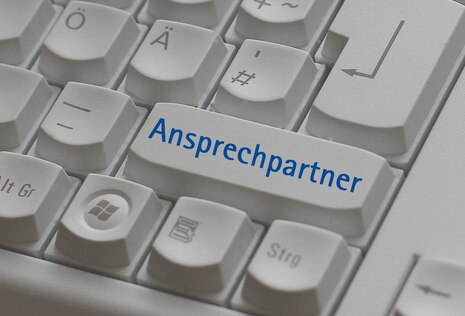  Computertastatur mit der Aufschrift Ansprechpartner