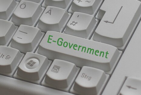  Bild einer Tastatur mit dem Schriftzug E-Government
