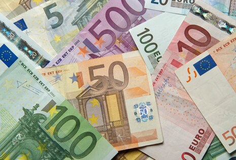  Bild verschiedener Euro-Geldscheine