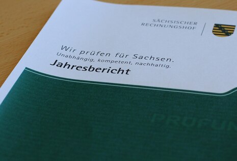 Foto Deckblatt Jahresbericht vom sächsischen Rechnungshof