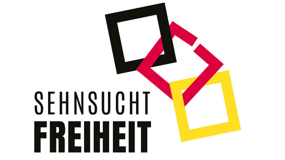 Ein Logo zeigt stilisierte Ketten.