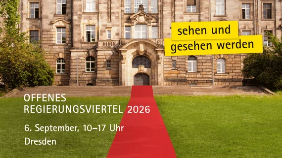Ein Geb&Atilde;&curren;udeeingang mit rotem Teppich.
